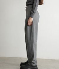 מכנסיים מחויטים - בגדים