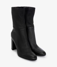 מגפוני עקב מעור - נעליים