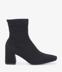 מגפוני עקב - נעליים