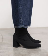 מגפוני עקב - נעליים