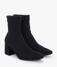 מגפוני עקב - נעליים