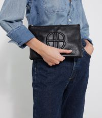 לילי קלאץ’ - תיקים