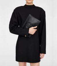 לילי קלאץ’ - תיקים