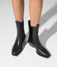 מגפוני עקב מעור - נעליים