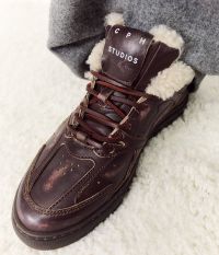 סניקרס מעור ופרווה - נעליים