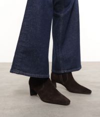 מגפוני עקב - נעליים