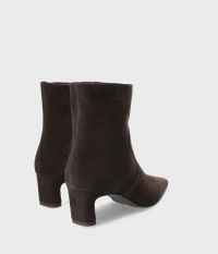 מגפוני עקב - נעליים