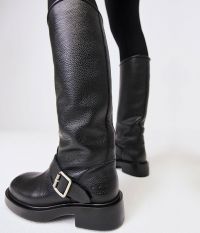 מגפי ברך עם אבזם - נעליים