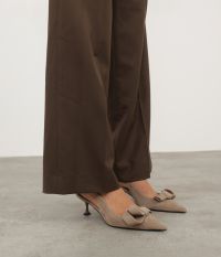 נעלי עקב בעיטור פפיון - נעליים