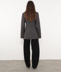 בלייזר עם מותן צרה - בגדים