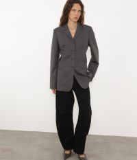 בלייזר עם מותן צרה - בגדים