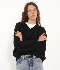 סריג מפתח וי - בגדים