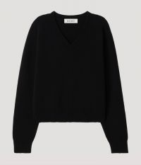 סריג מפתח וי - בגדים