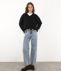 סריג מפתח וי - בגדים