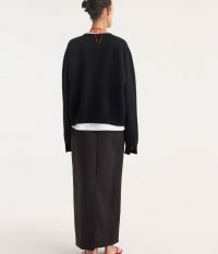 סריג מפתח וי - בגדים