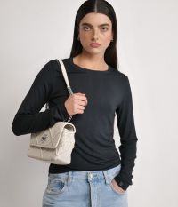 חולצת טי ארוכה לוקה - בגדים