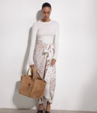 חולצת טי ארוכה לוקה - בגדים