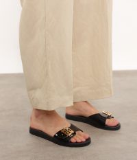 כפכפי סליידס עם אבזם - נעליים