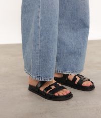 סנדלי עור INES - נעליים