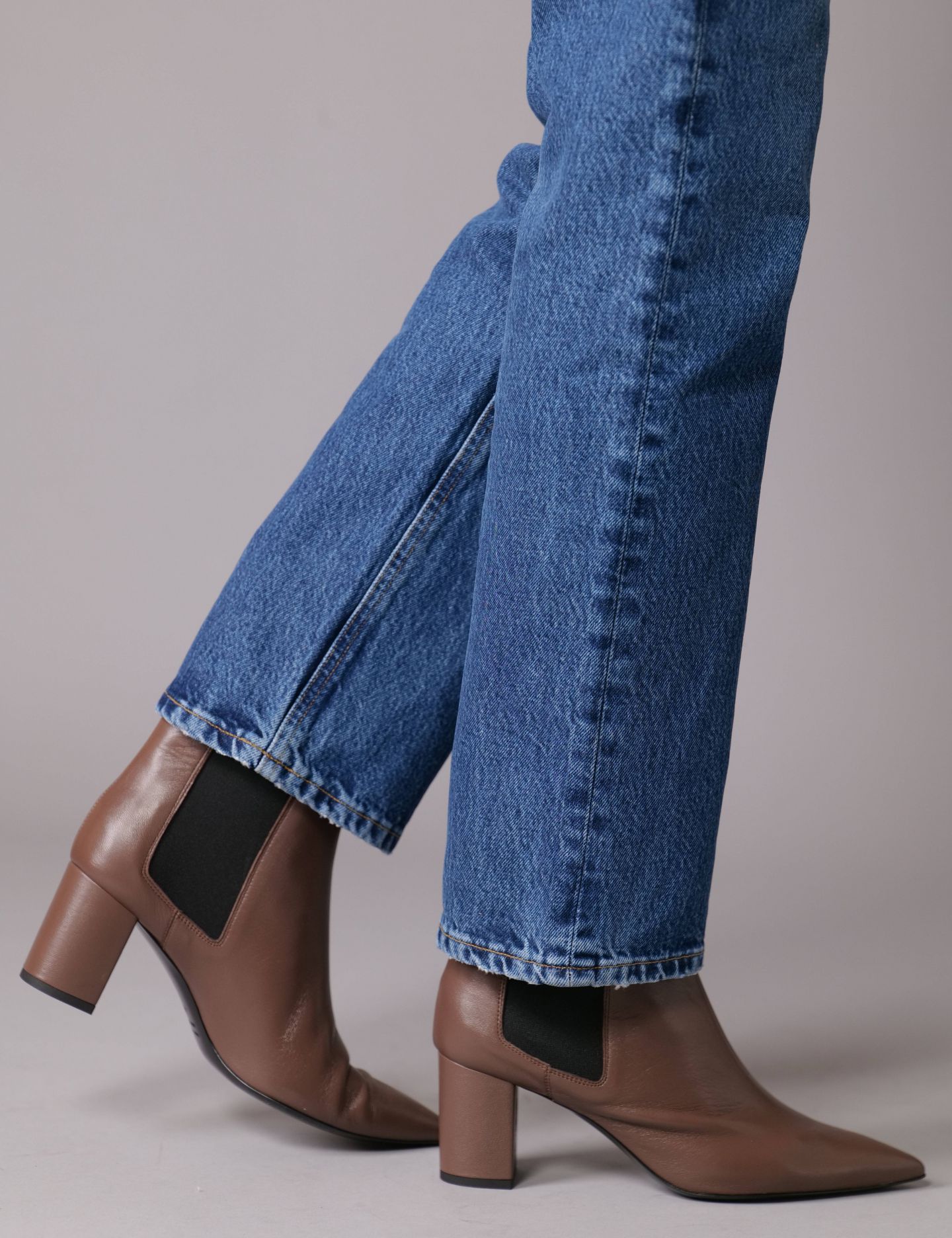 מגפי עקב עם קצה מחודד - נעליים