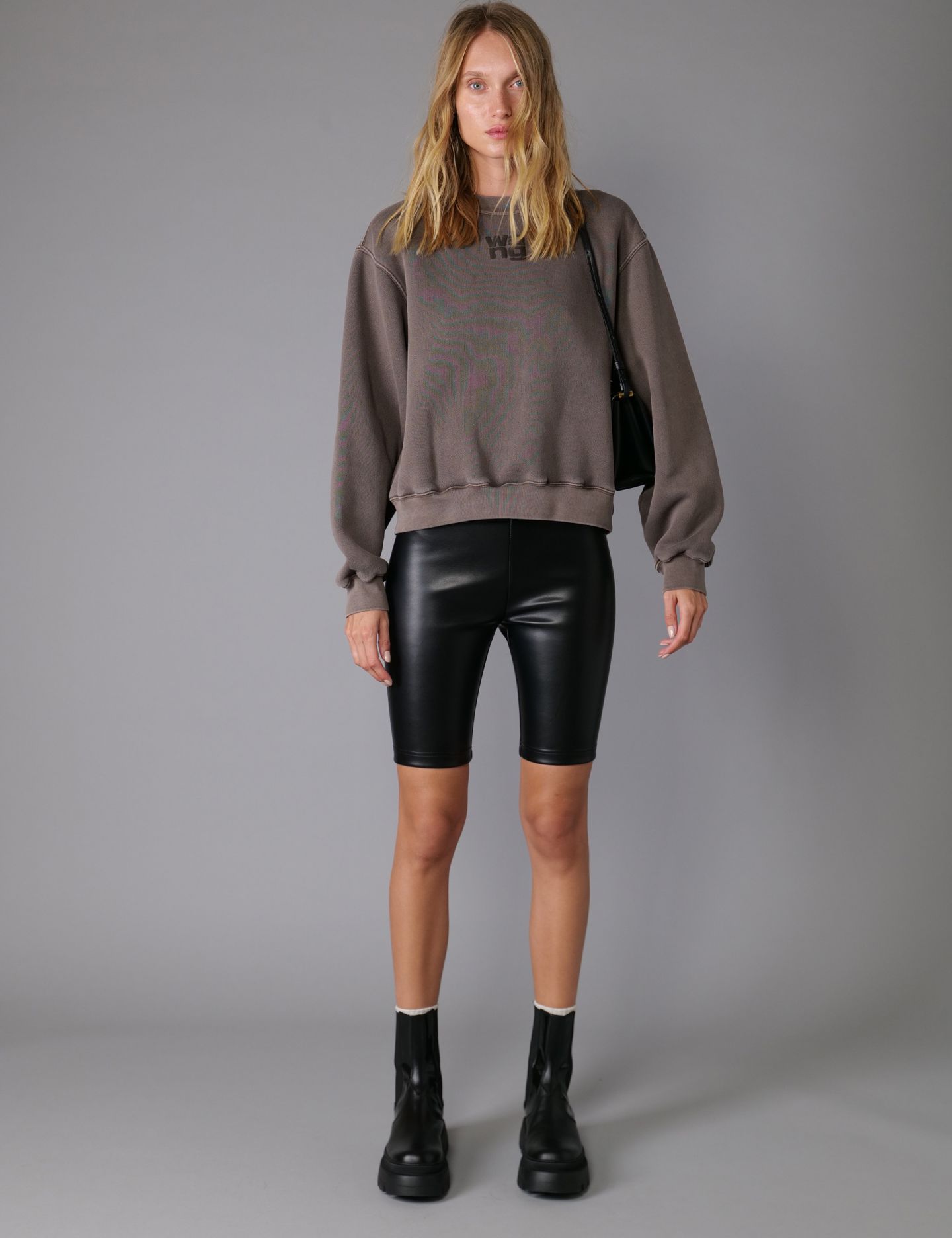 טייץ קצר בד מבריק - בגדים