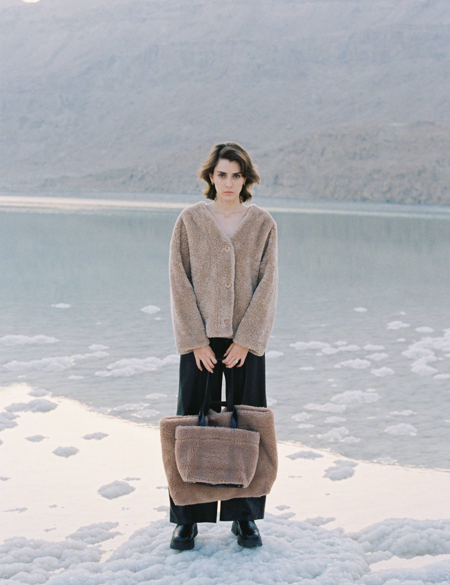 ג’קט דמוי פרווה עם כפתורים - בגדים