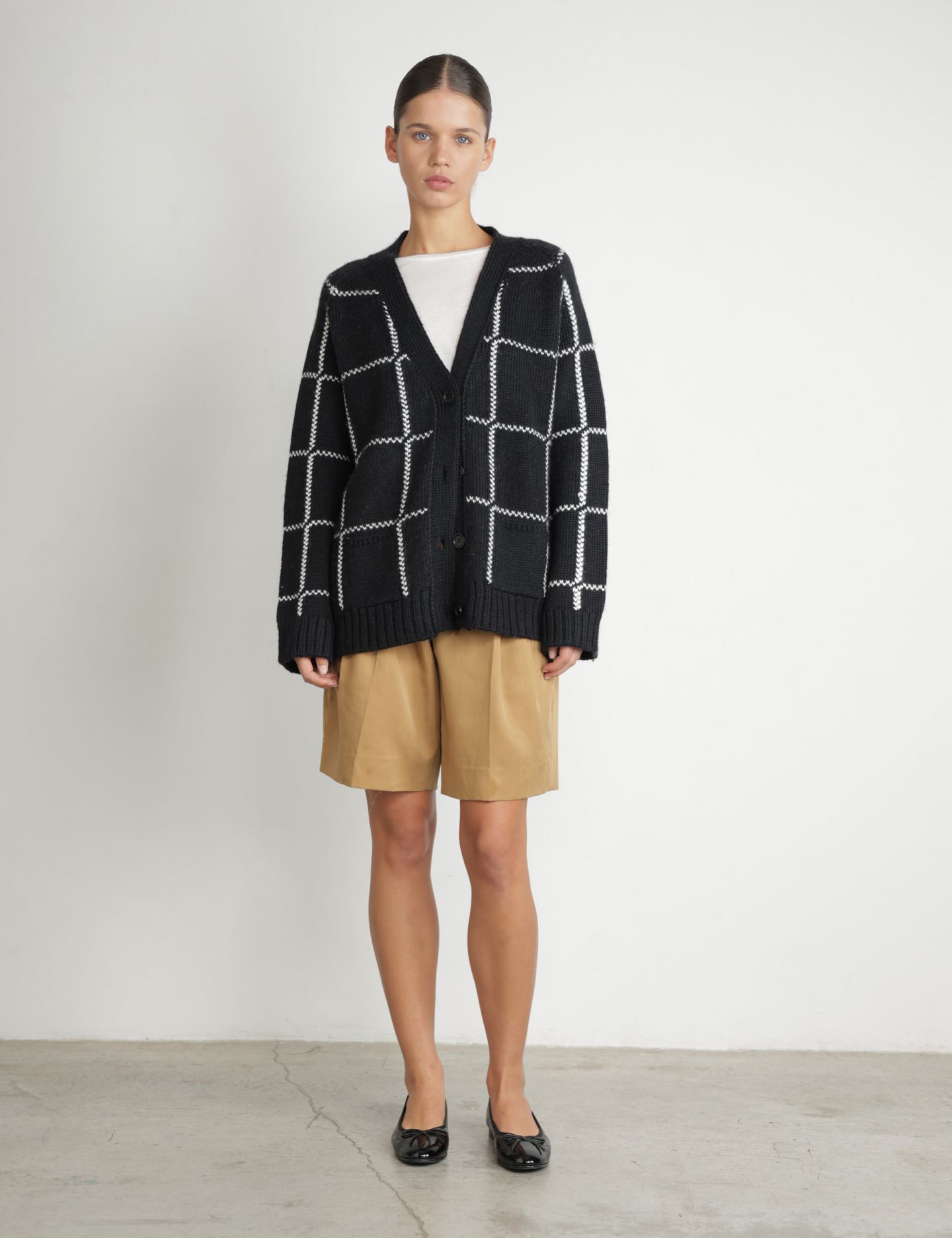 מכנסיים קצרים מחויטים - בגדים