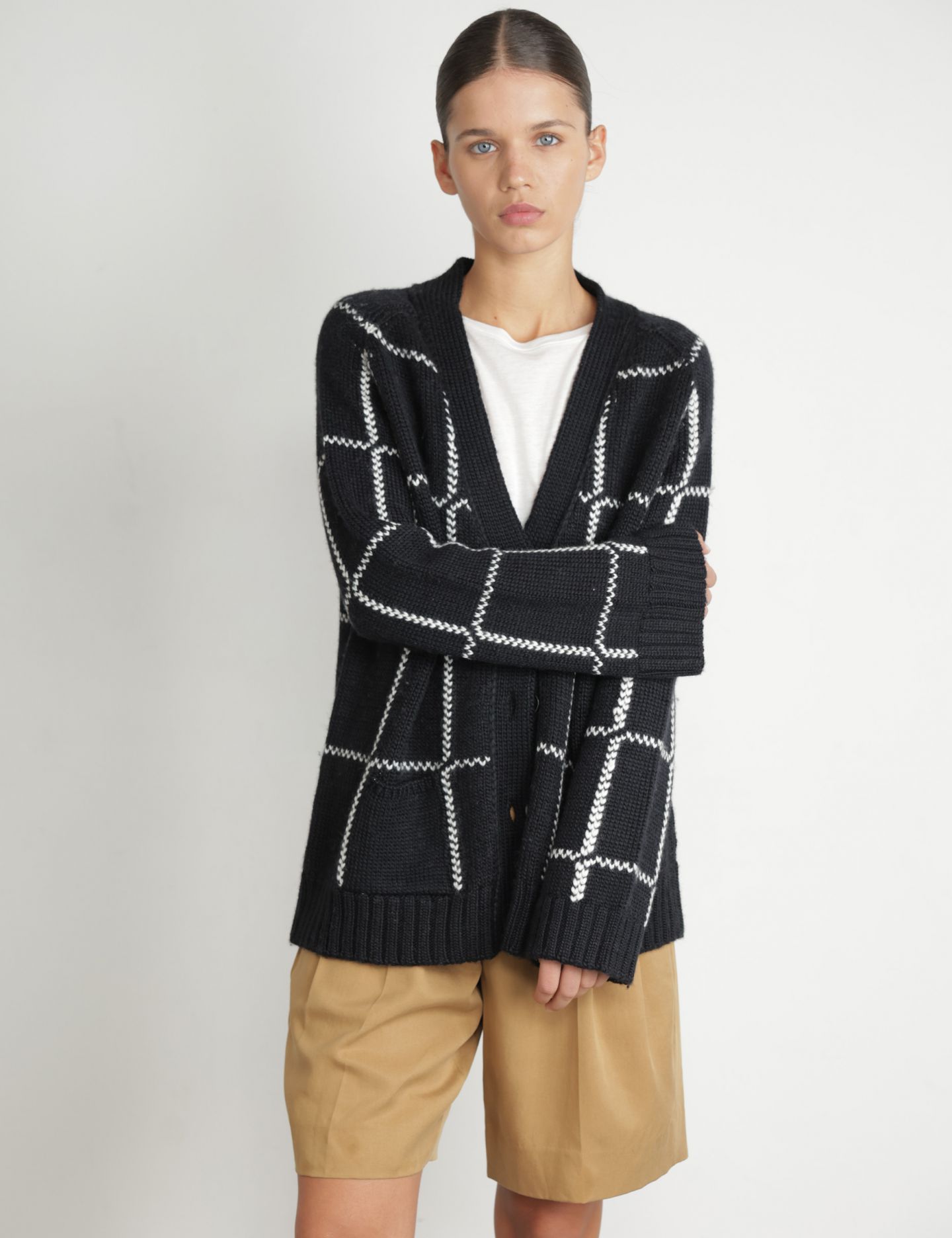 מכנסיים קצרים מחויטים - בגדים