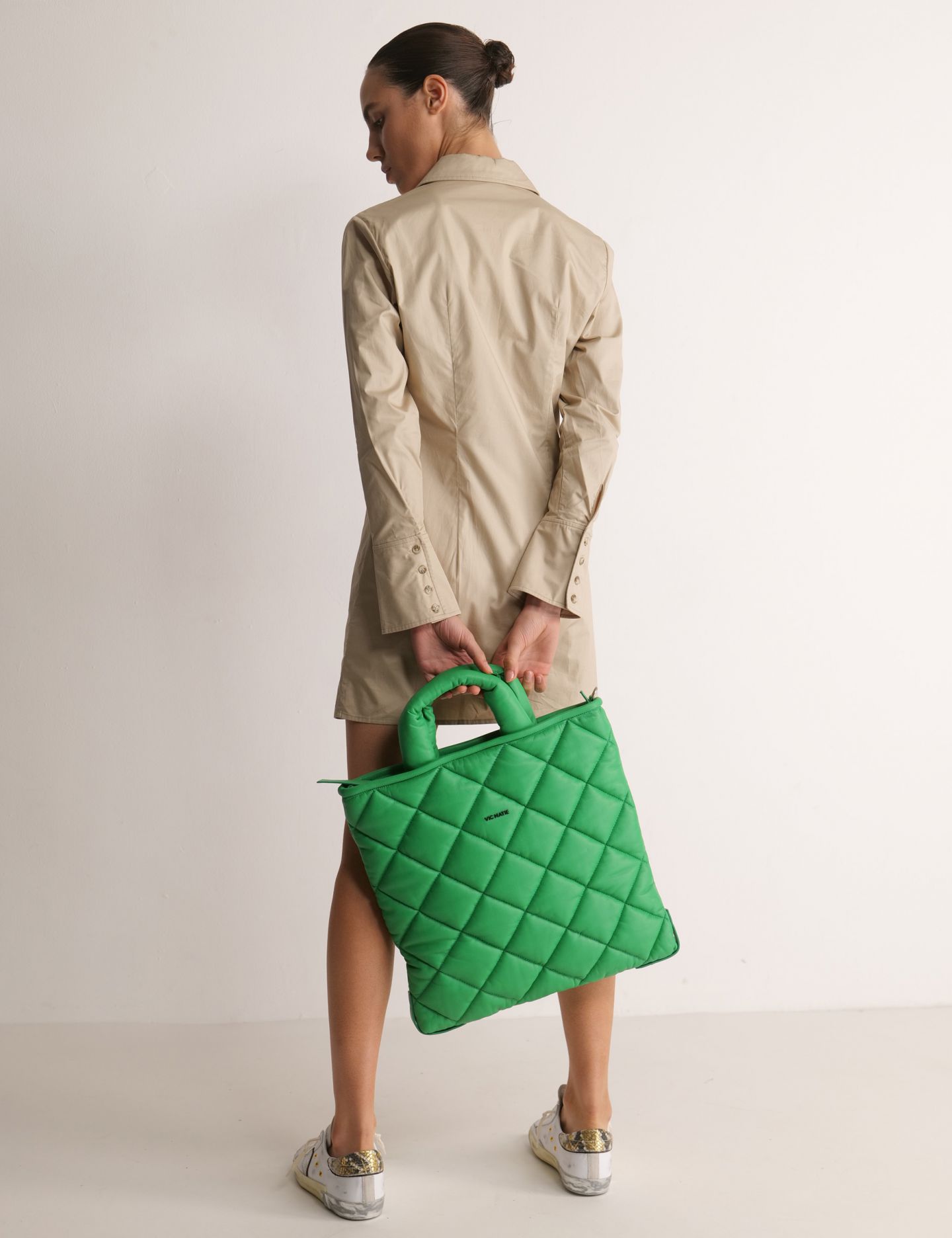 שמלה עם שרוולים ארוכים - בגדים