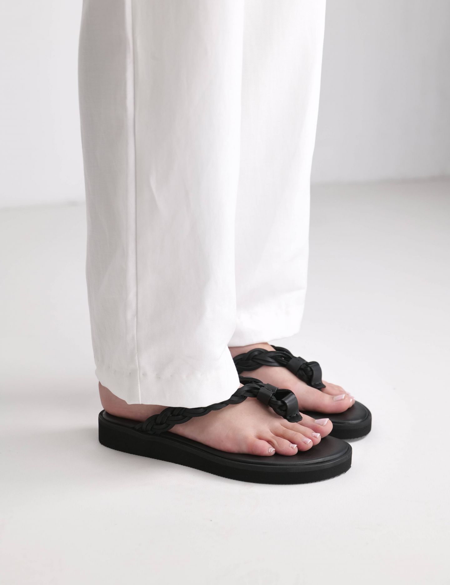 כפכפי אצבע רצועות קלועות - נעליים