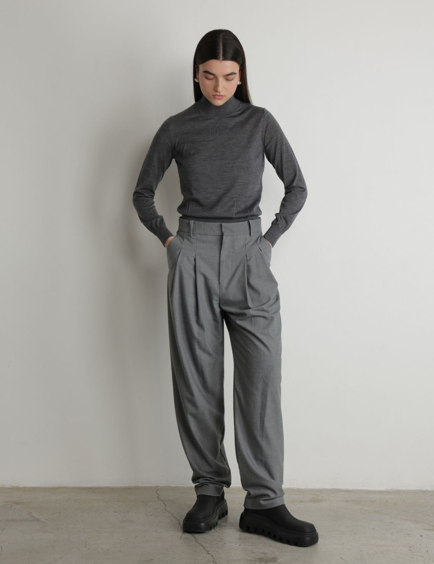 מכנסיים מחויטים - בגדים