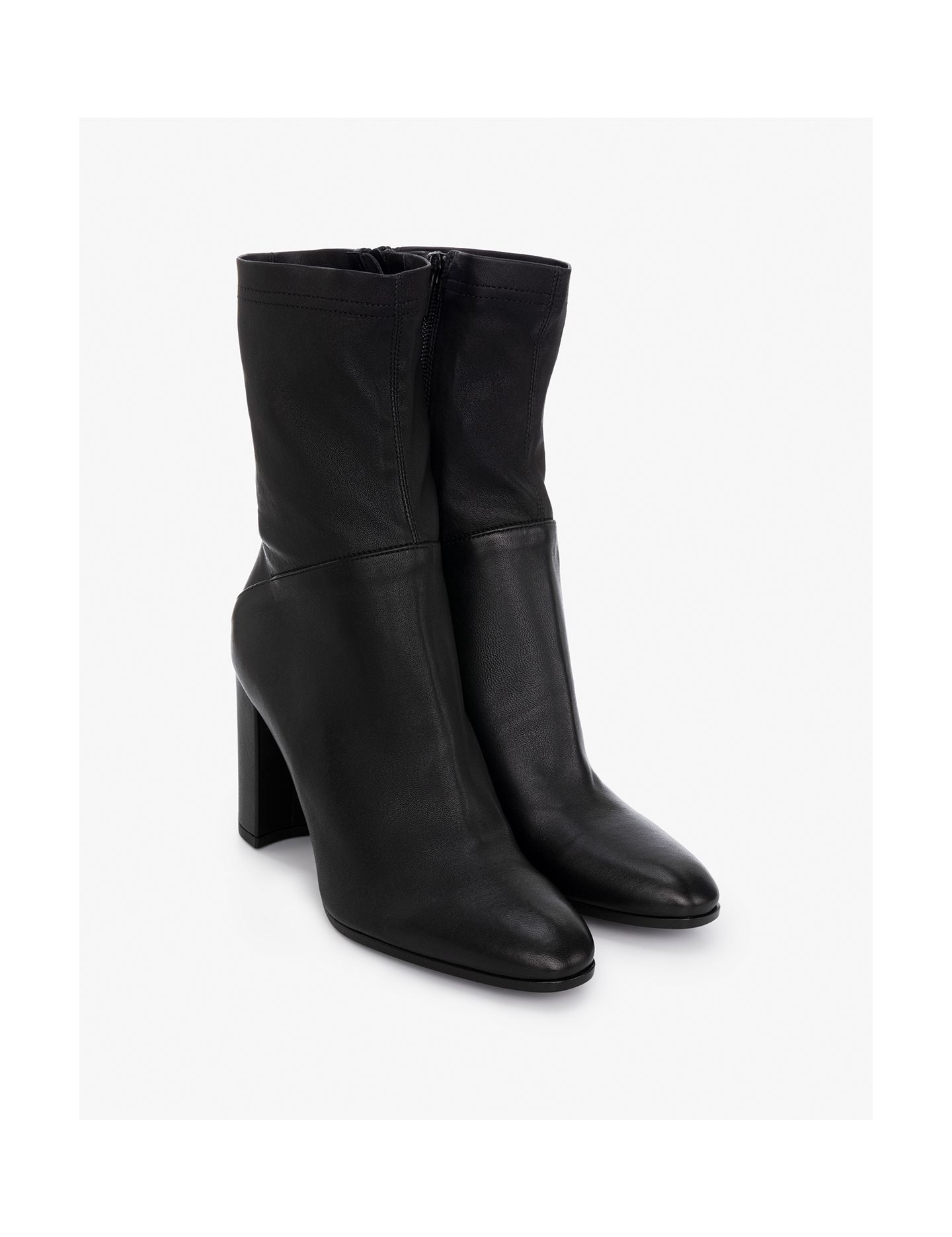 מגפוני עקב מעור - נעליים