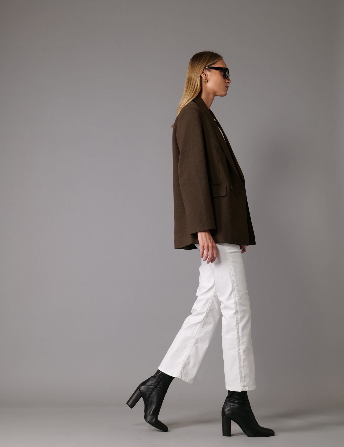 מגפוני עקב מעור - נעליים