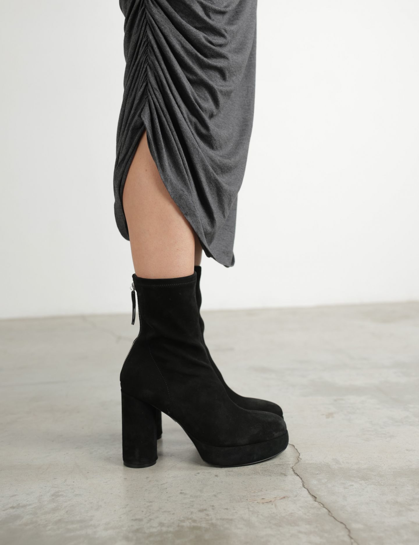 מגפוני עקב זמש - נעליים