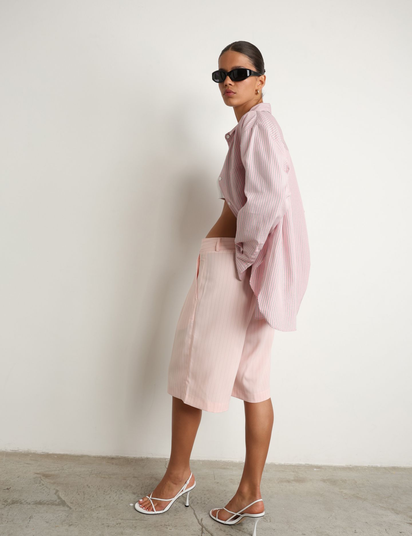 מכנסי ברמודה מחויטים - בגדים