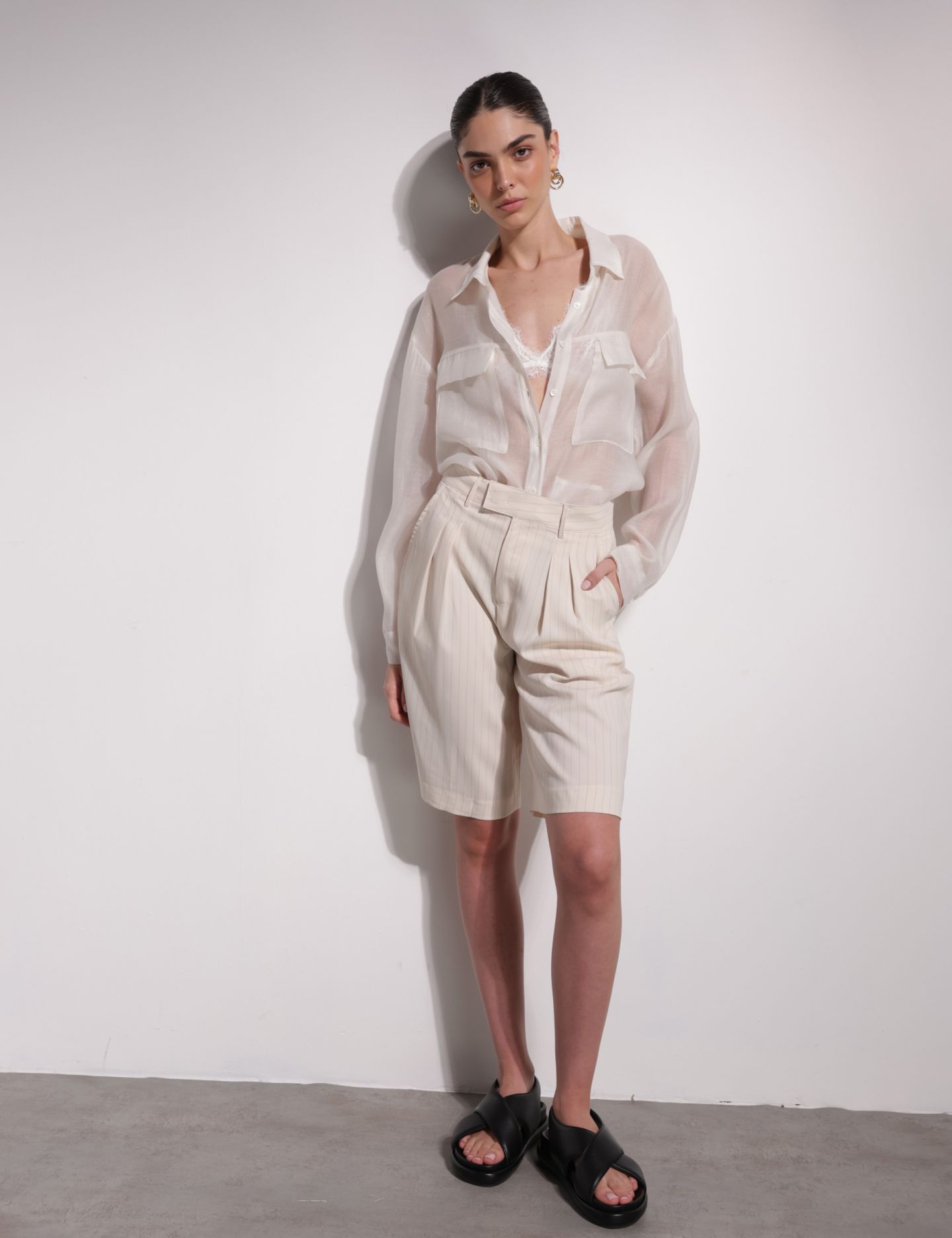 מכנסי ברמודה מחויטים - בגדים