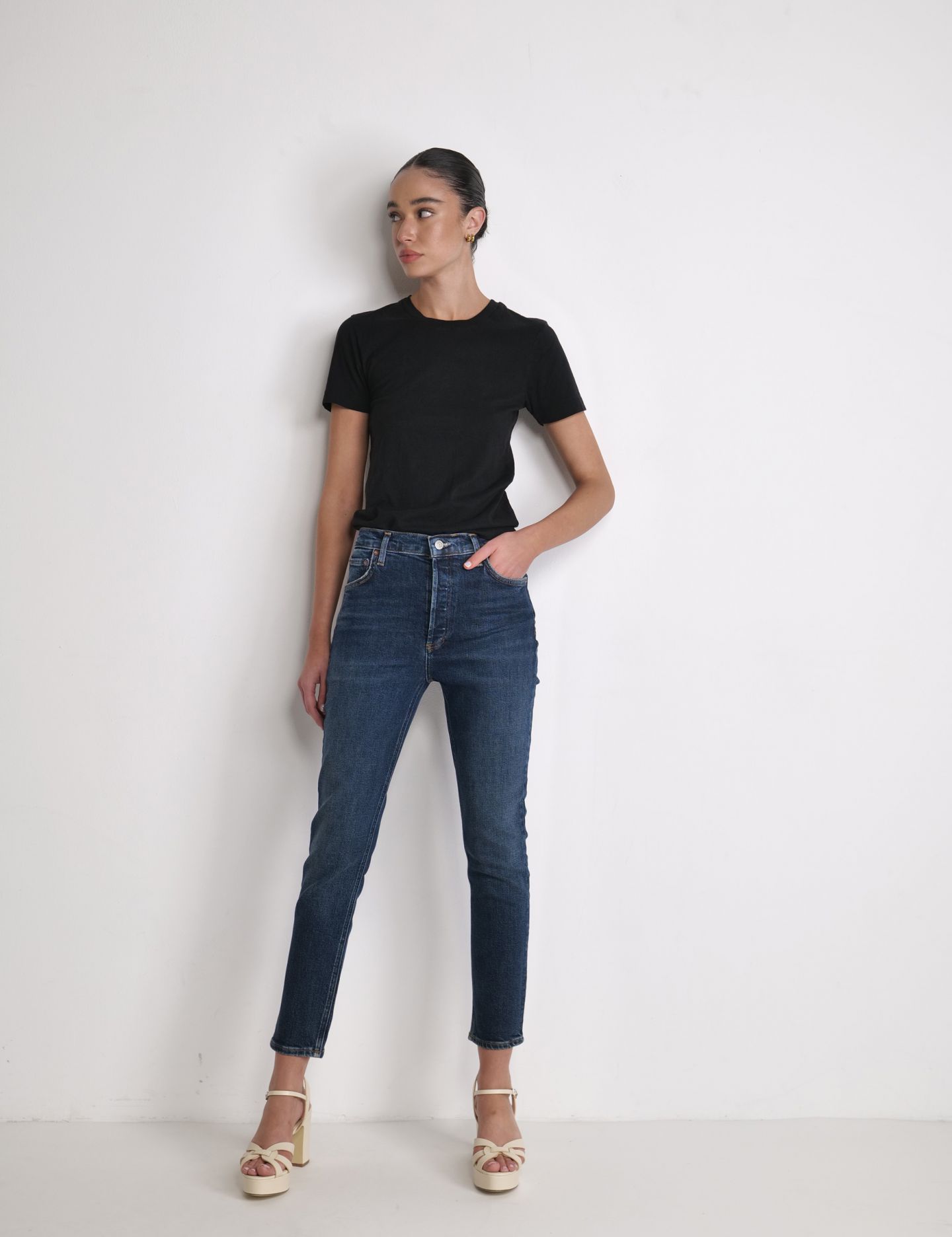 חולצת טי קצרה - בגדים