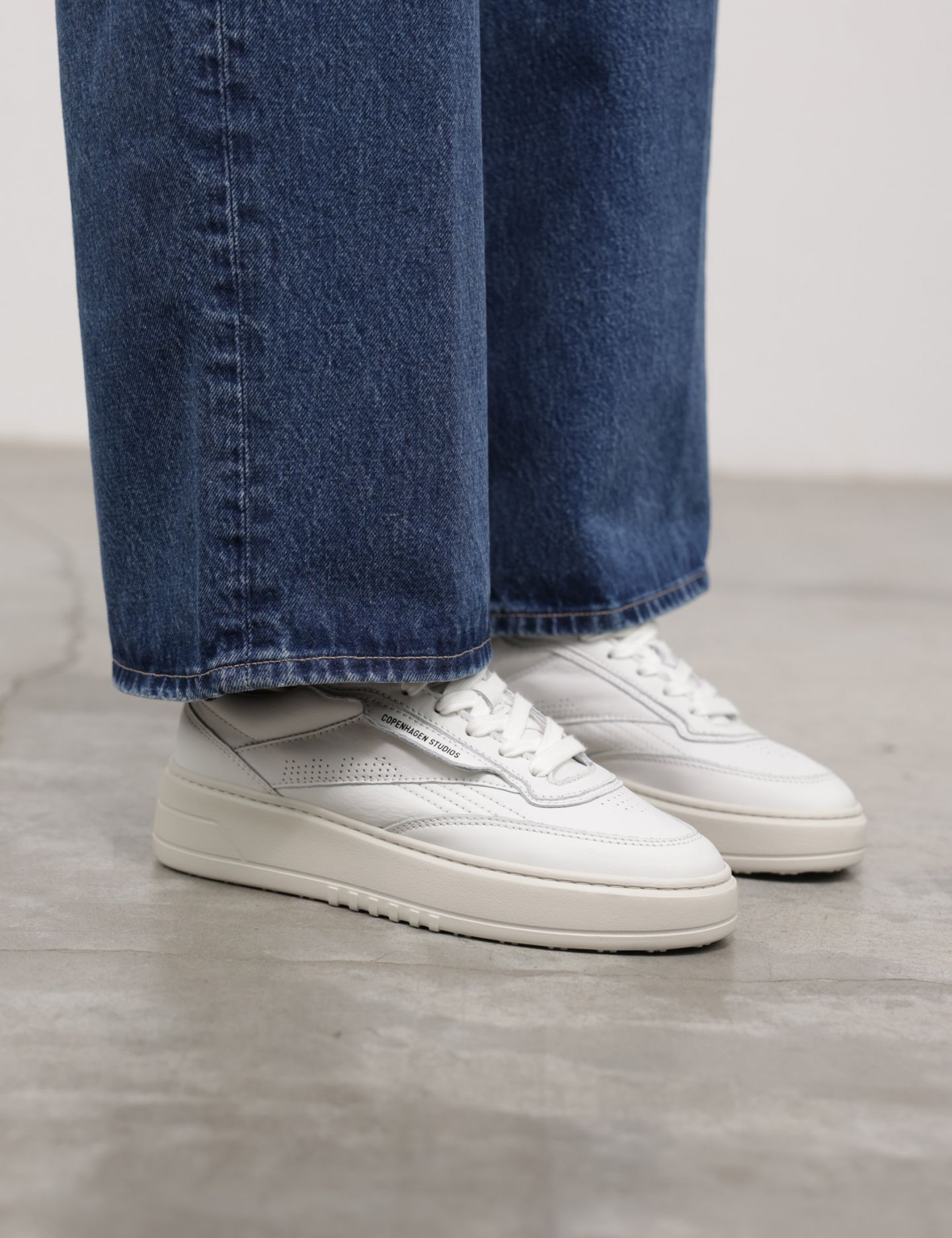 סניקרס עור - נעליים