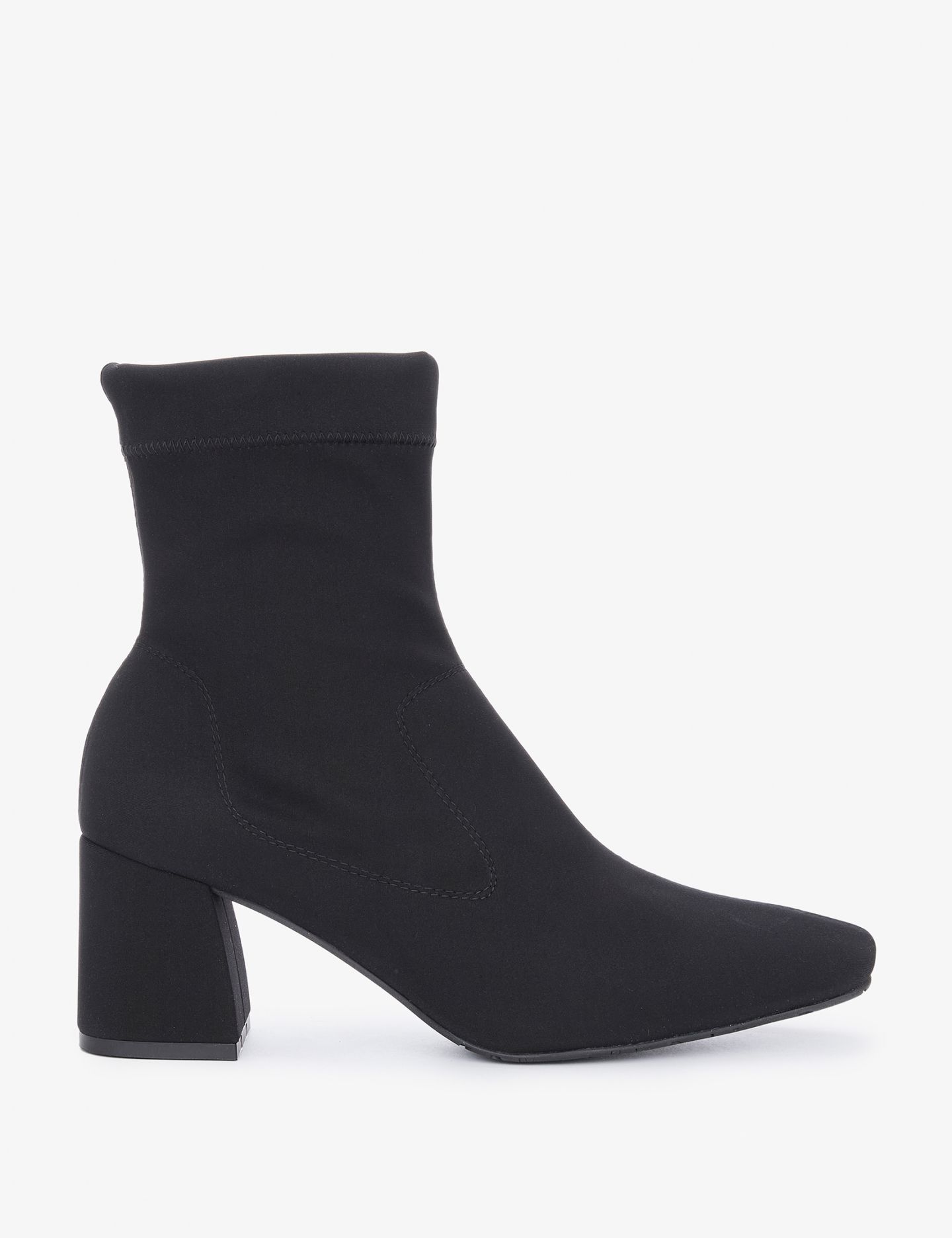 מגפוני עקב - נעליים