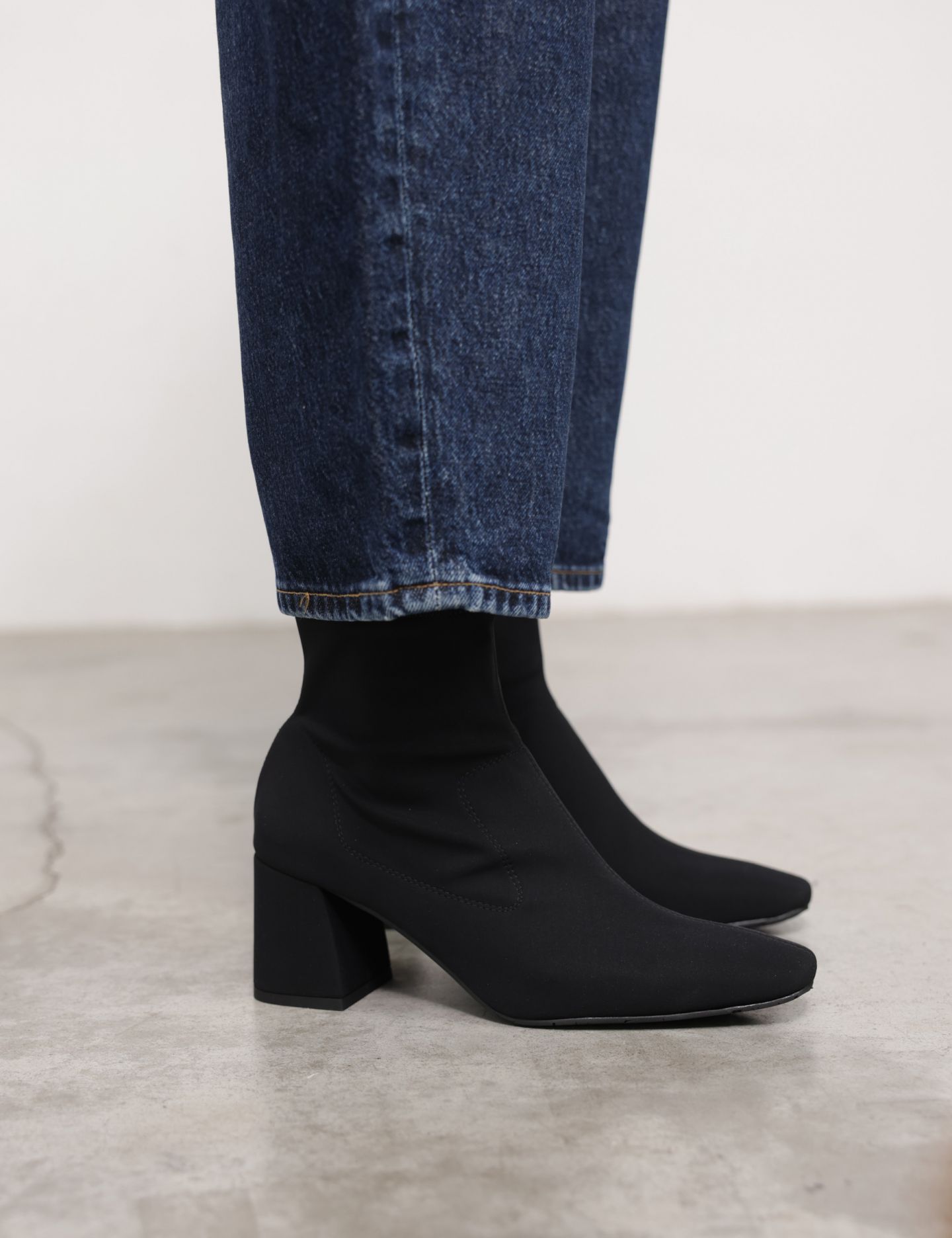 מגפוני עקב - נעליים