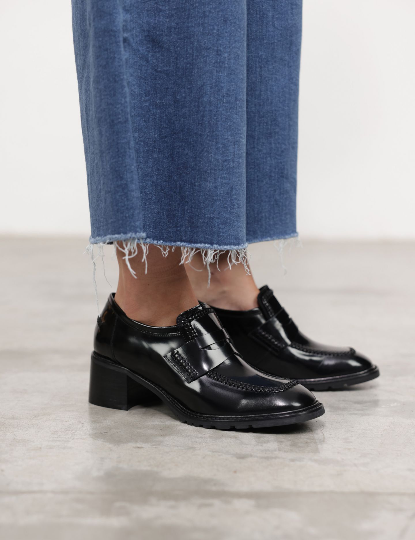 נעלי מוקסינים עקב - נעליים