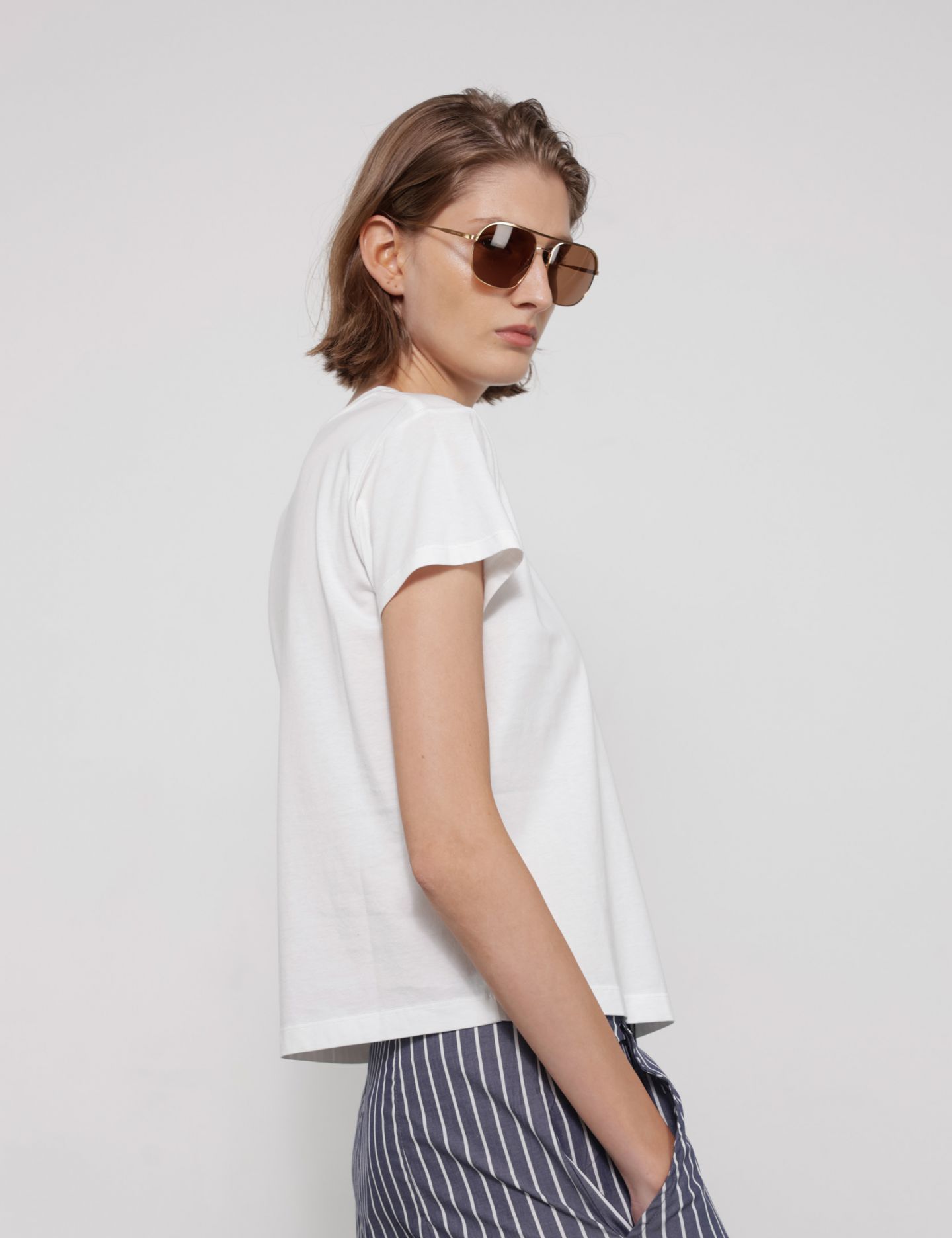 חולצת טי לוגו - בגדים