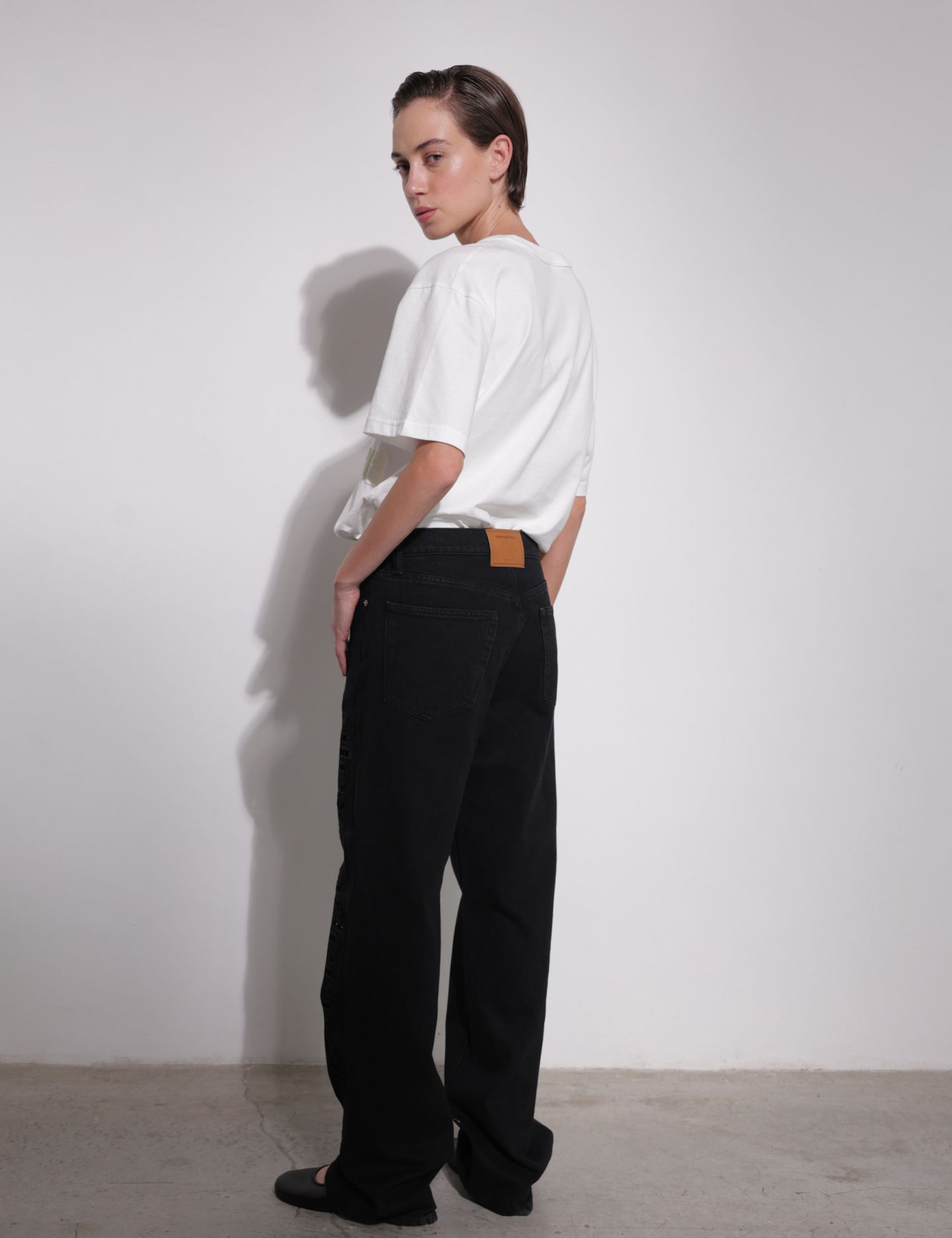 טי-שרט קצרה לוגו מונוגרמי - בגדים