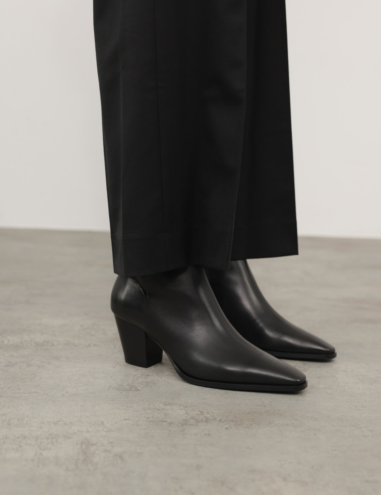 מגפוני עקב HEDVIG - נעליים