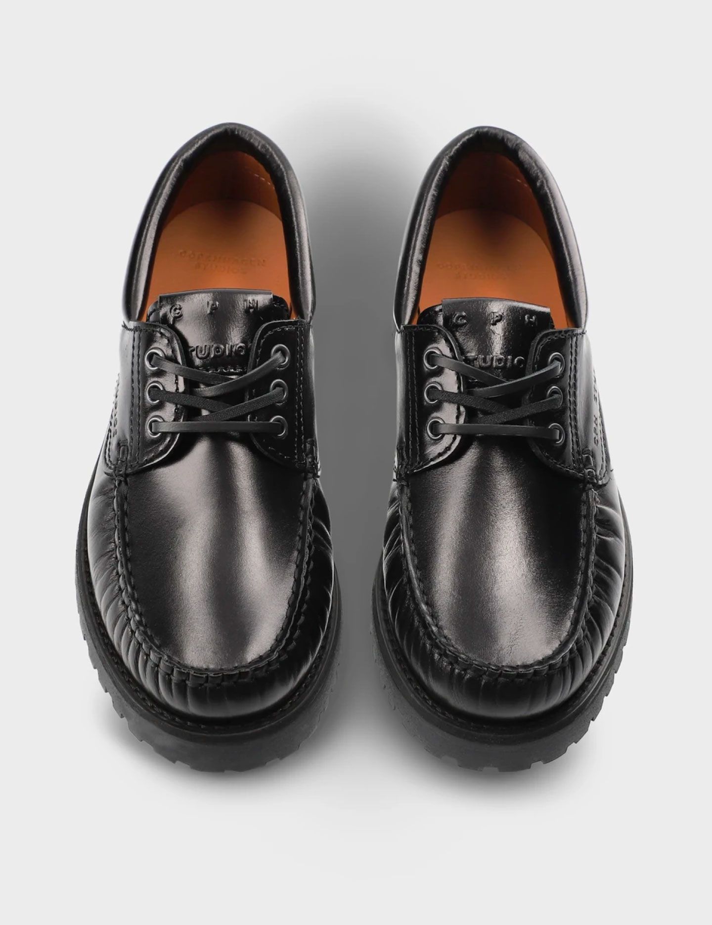 נעלי מוקסינים עם שרוכים - נעליים