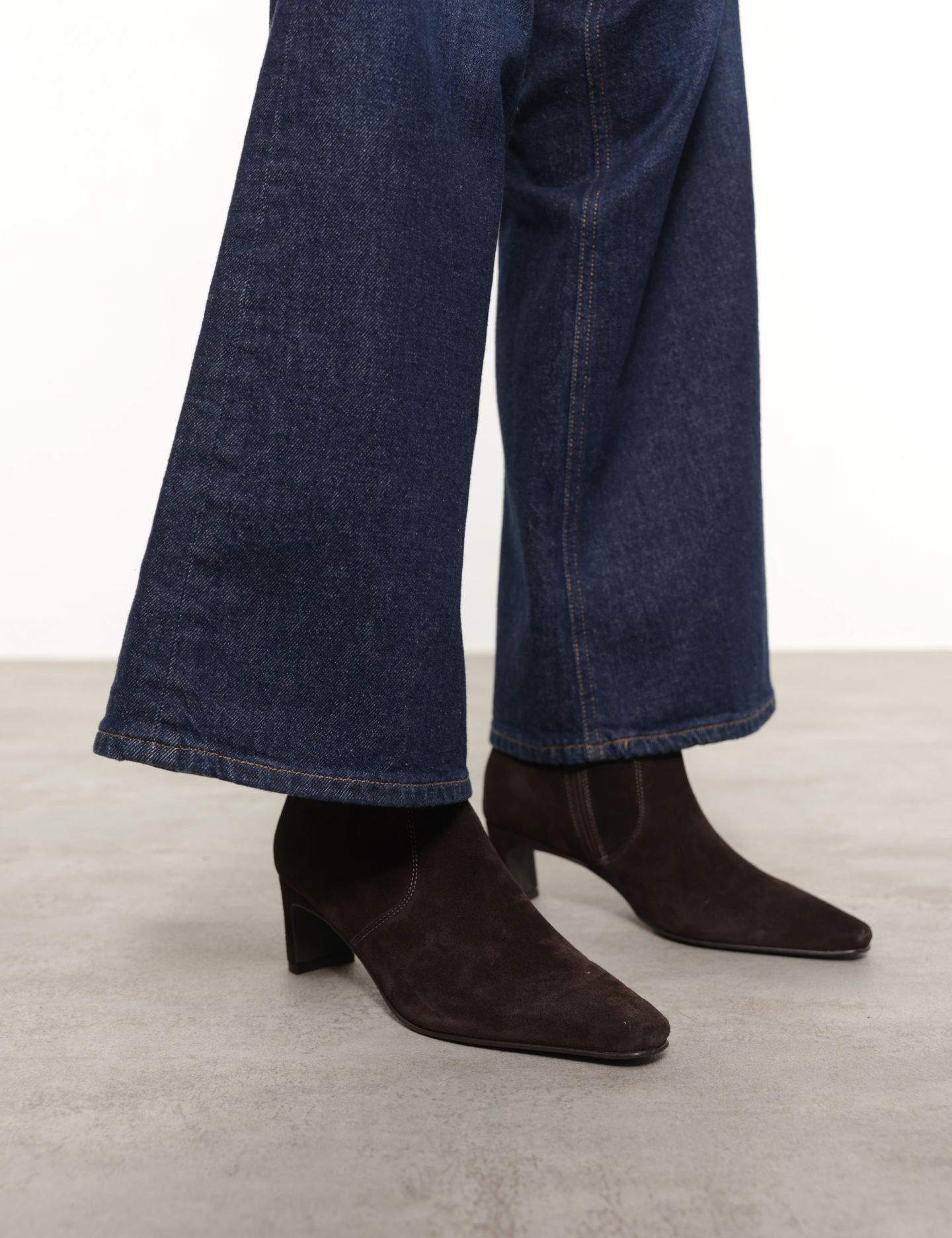 מגפוני עקב - נעליים