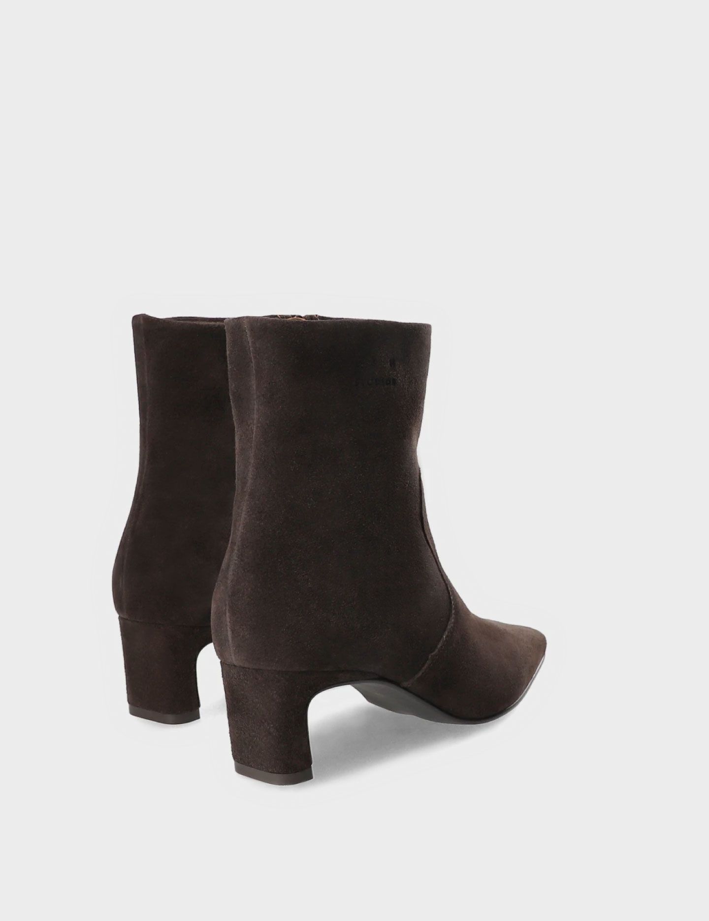 מגפוני עקב - נעליים