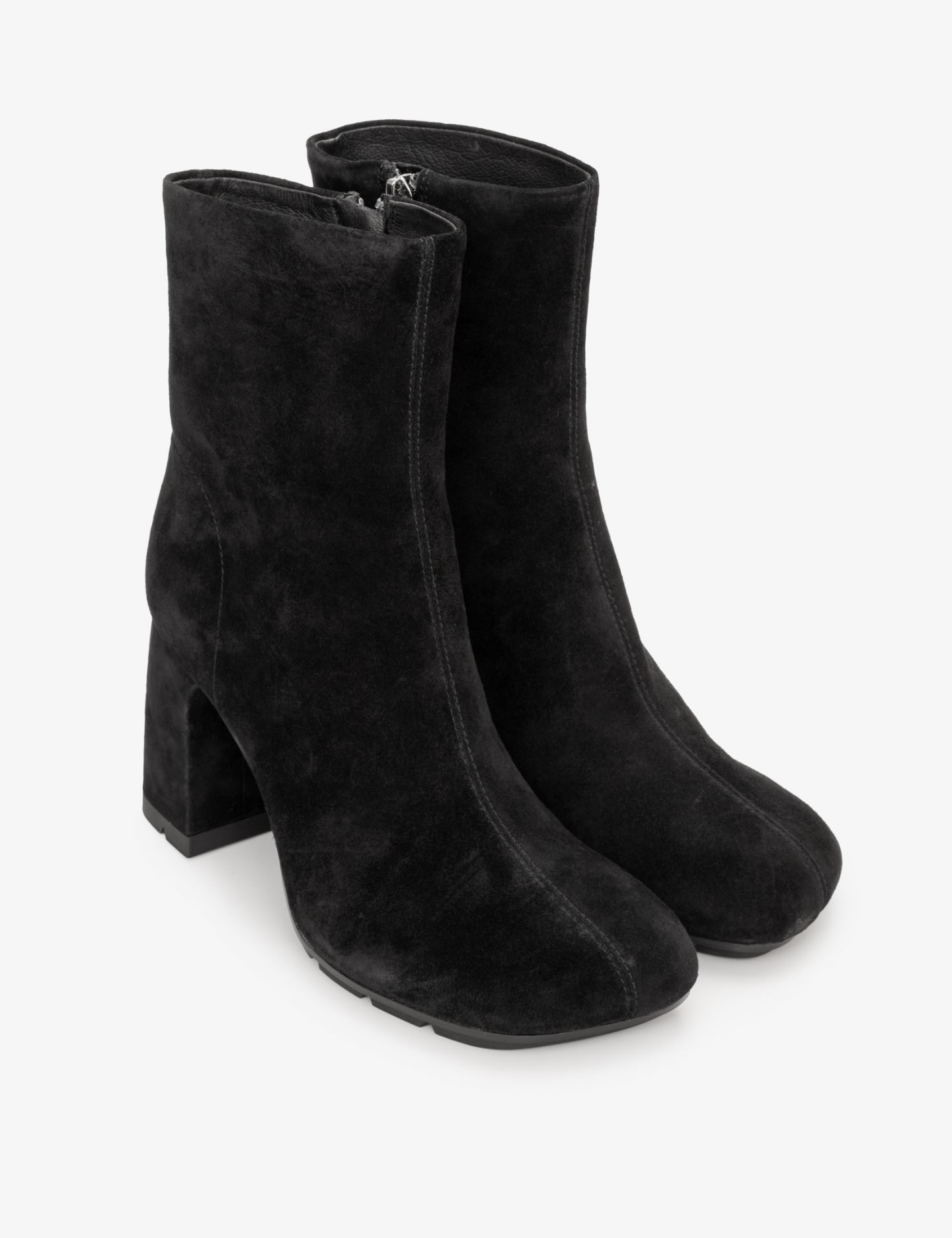 מגפוני עקב מזמש - נעליים