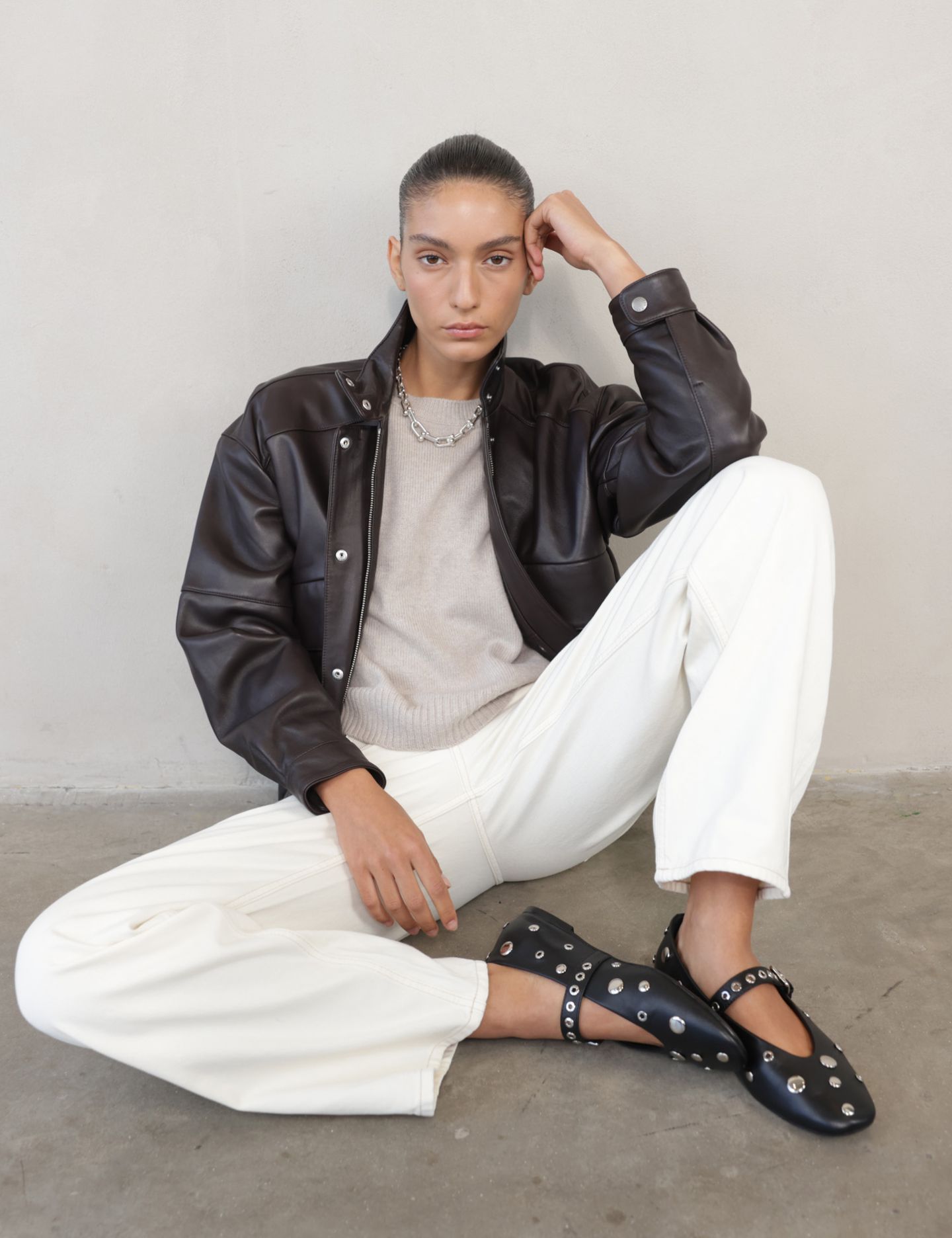 נעלי בלרינה מעוטרות ניטים - נעליים