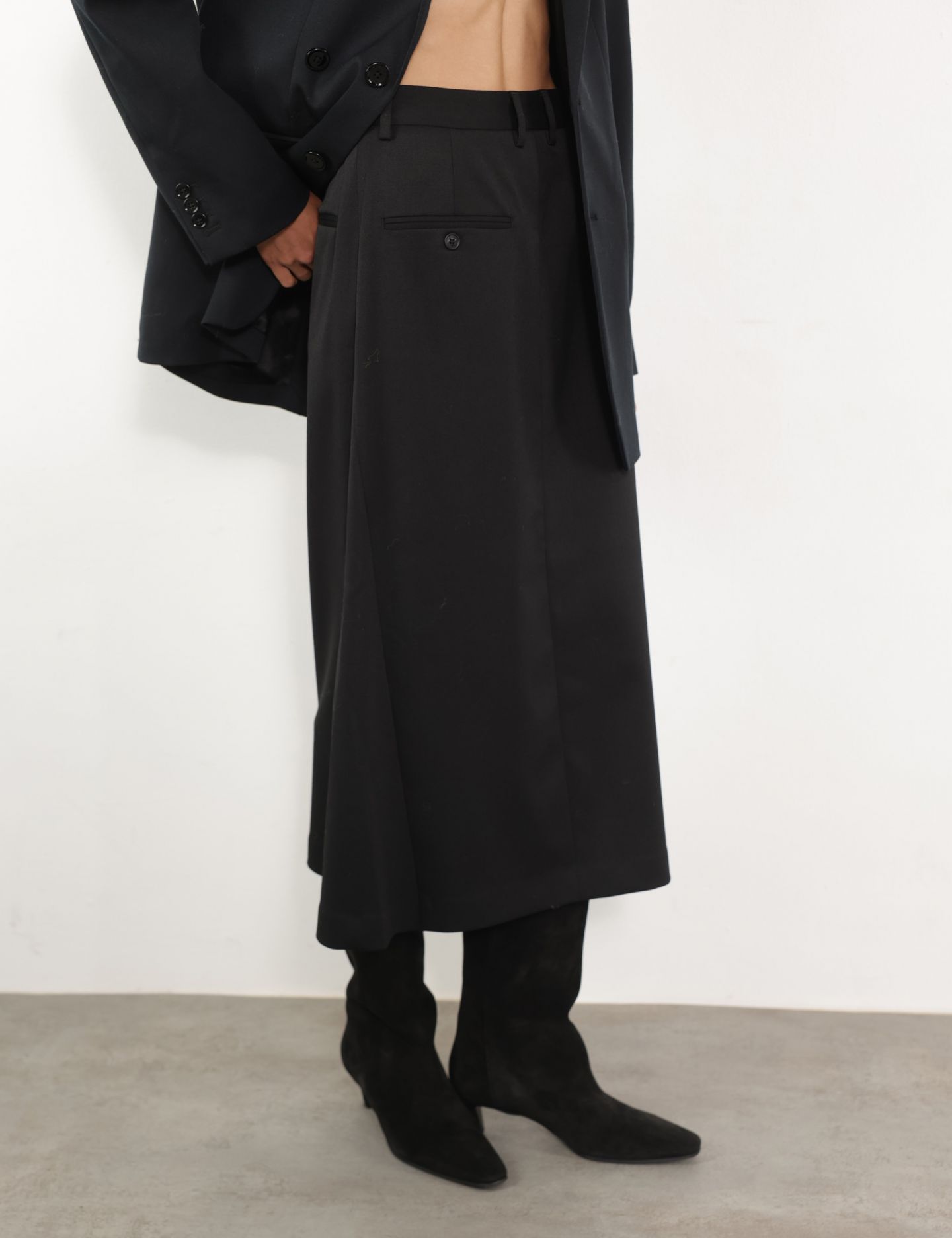 חצאית מידי מחוייטת - בגדים